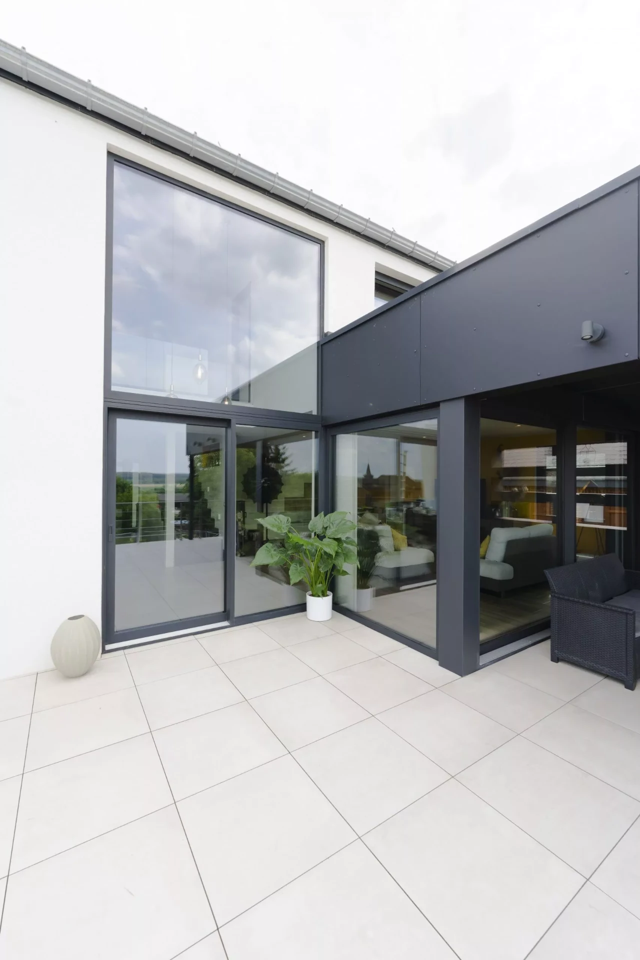 Maison d'architecte avec grandes baies vitrées