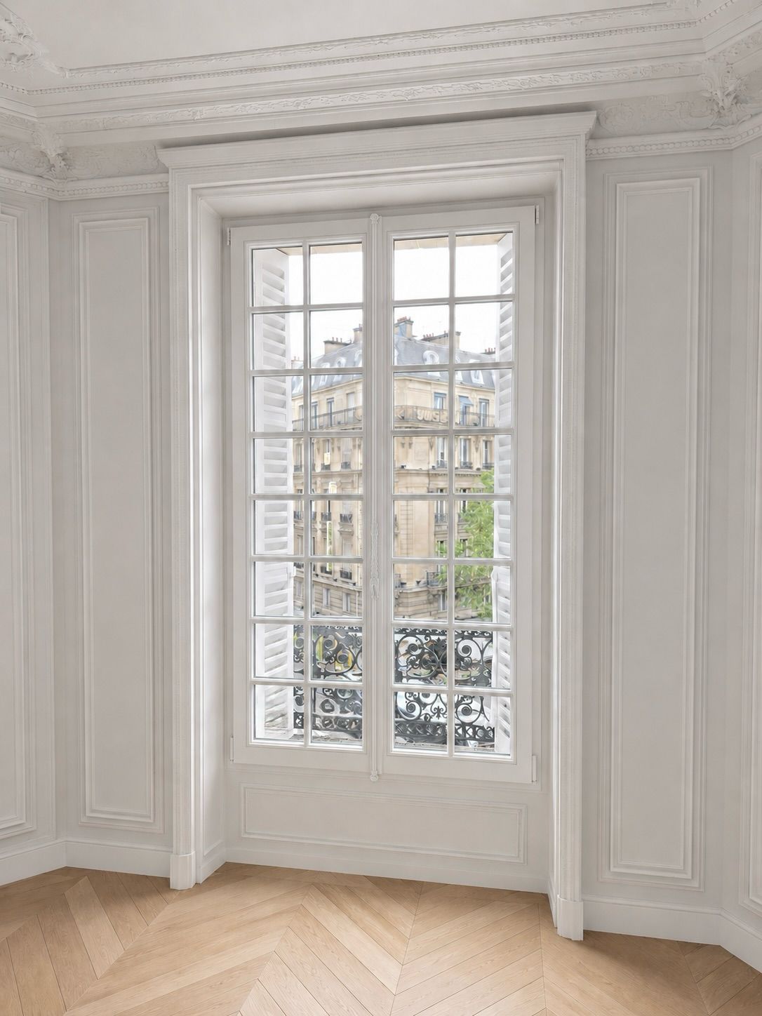 Fenêtre à petits carreaux dans appartement parisien